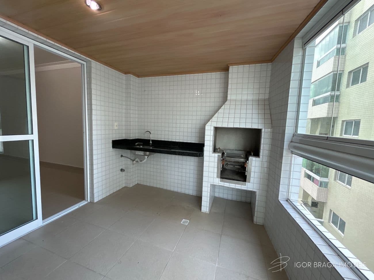 EXCELENTE APARTAMENTO A 300M DO MAR E COM AREA DE LAZER COMPLETO — foto 1