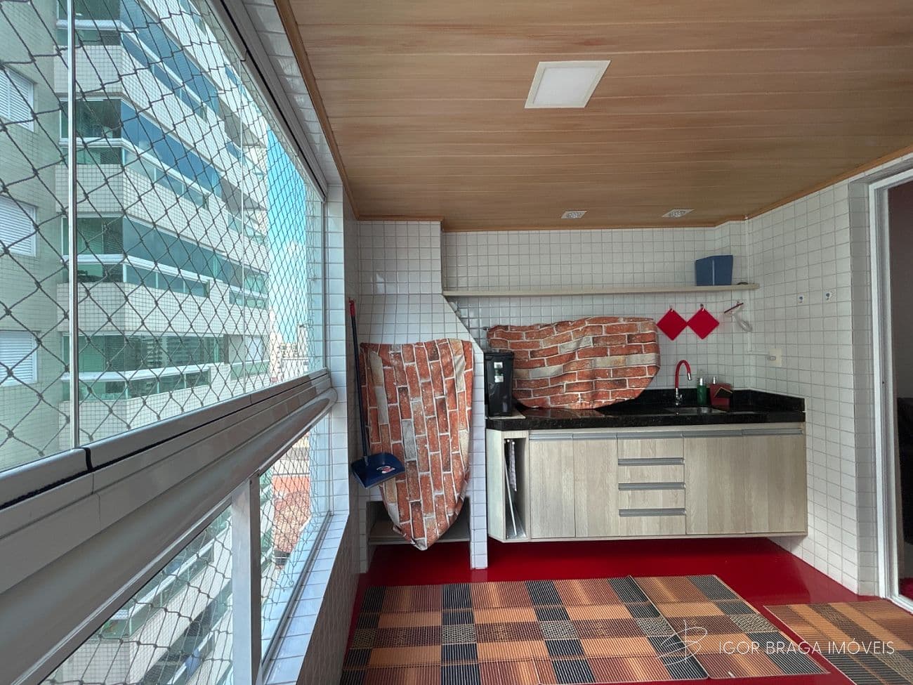 EXCELENTE APARTAMENTO A 300M DO MAR E COM AREA DE LAZER COMPLETO — foto 1