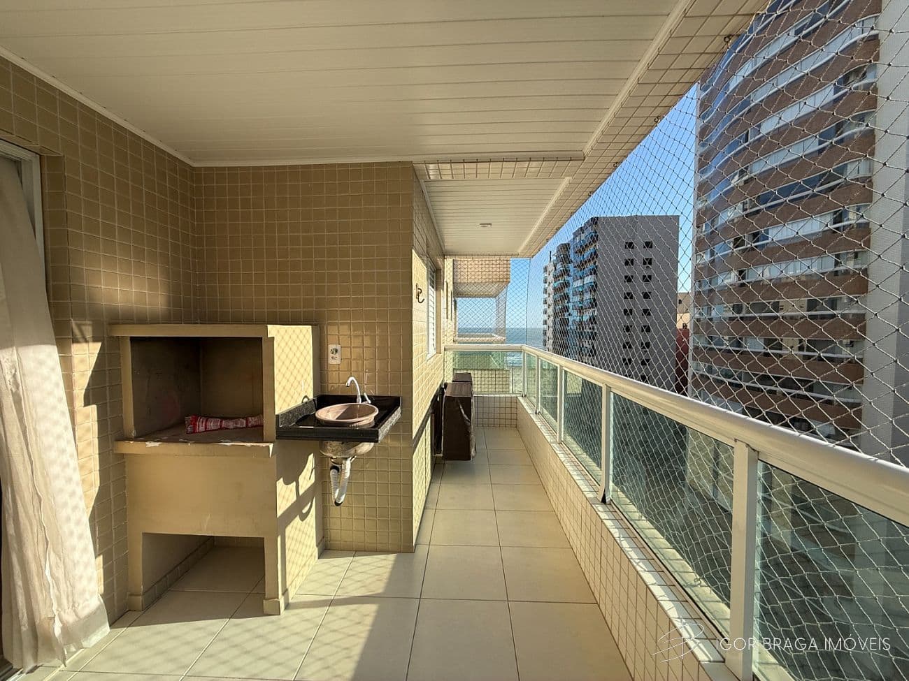 EXCELENTE APARTAMENTO A 70M  DO MAR E COM AREA DE LAZER COMPLETA — foto 1