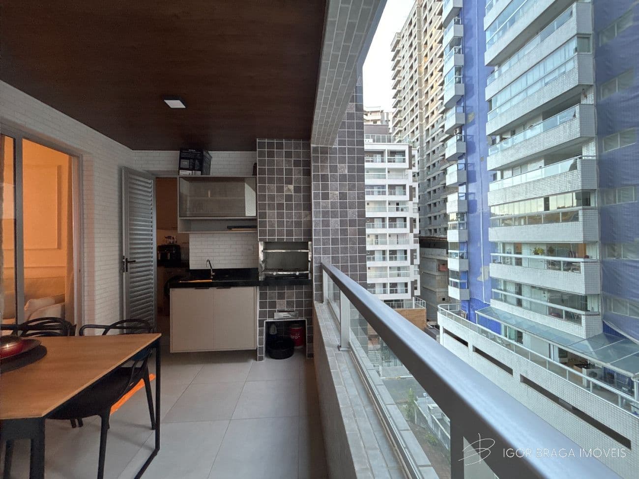 EXCELENTE APARTAMENTO COM FINO ACABAMENTO A 400M DO MAR — foto 1