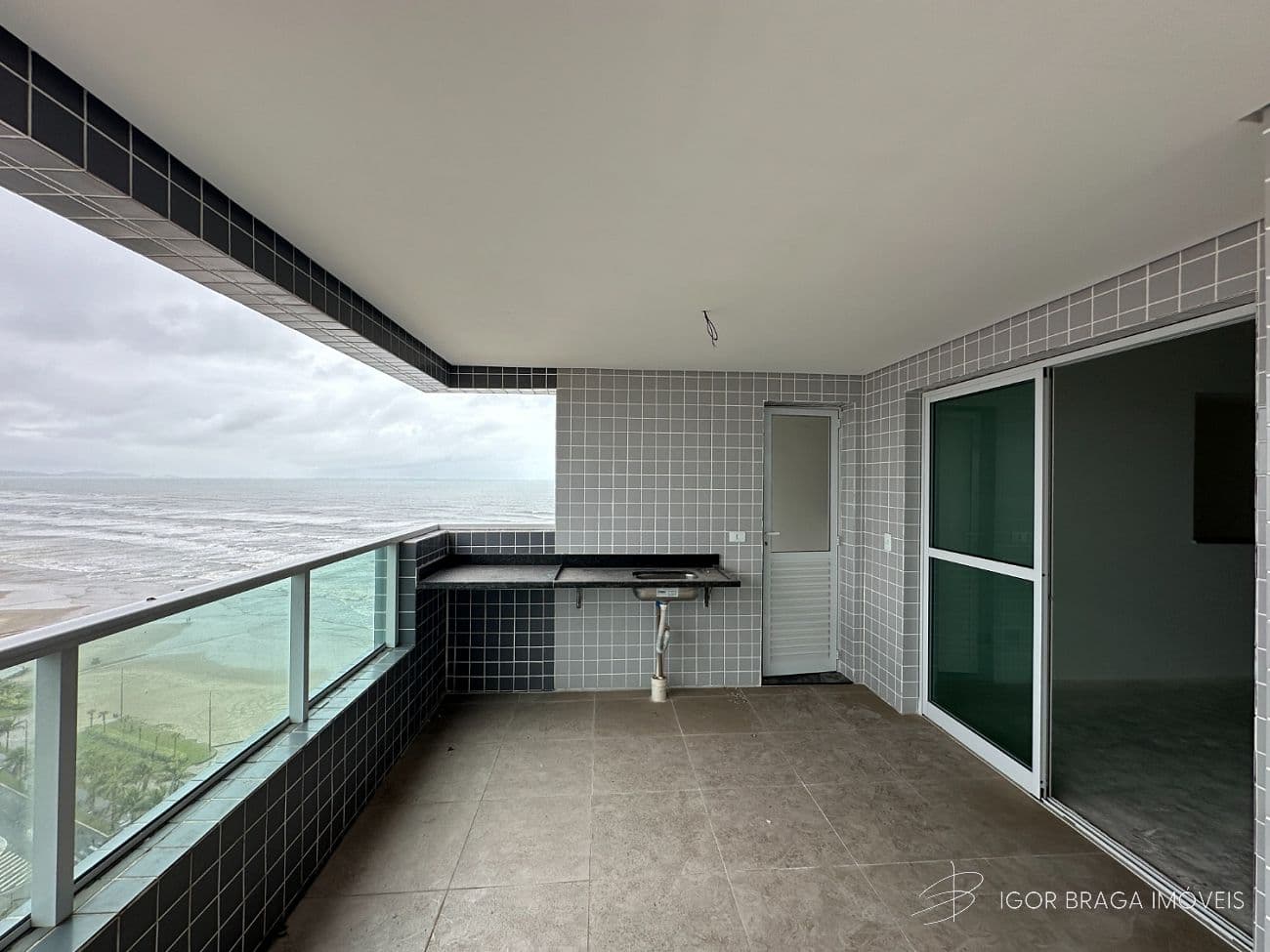 EXCELENTE PRÉDIO FRENTE MAR E COM LAZER COMPLETO — foto 1