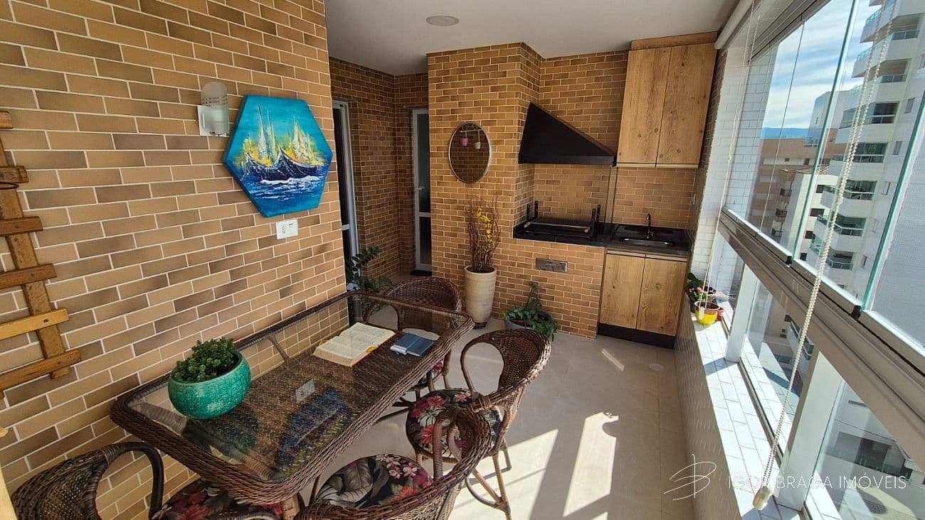 EXCELENTE APARTAMENTO A 200M DO MAR E COM AREA DE LAZER COMPLETO — foto 1