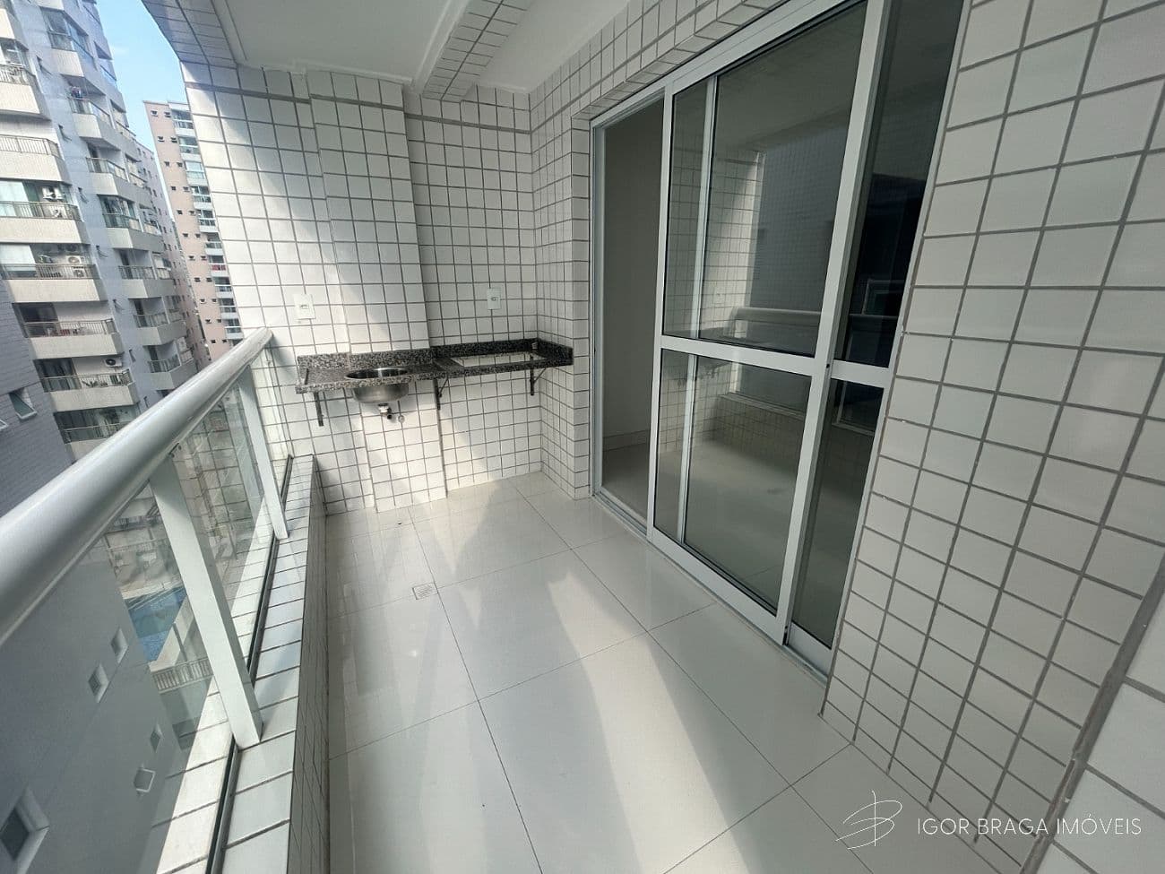 BELÍSSIMO APARTAMENTO, À 700m DO MAR E LAZER COMPLETO — foto 1