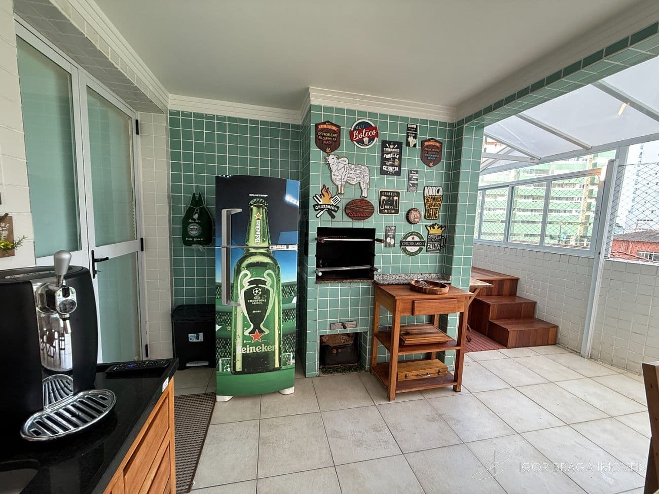 EXCELENTE APARTAMENTO COM ÁREA DE LAZER PRIVATIVA COMPLETA! — foto 1