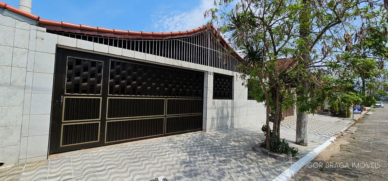 CASA SEMI ISOLADA, ÁREA GOURMET, BEM LOCALIZADA, A 420M DO MAR — foto 1