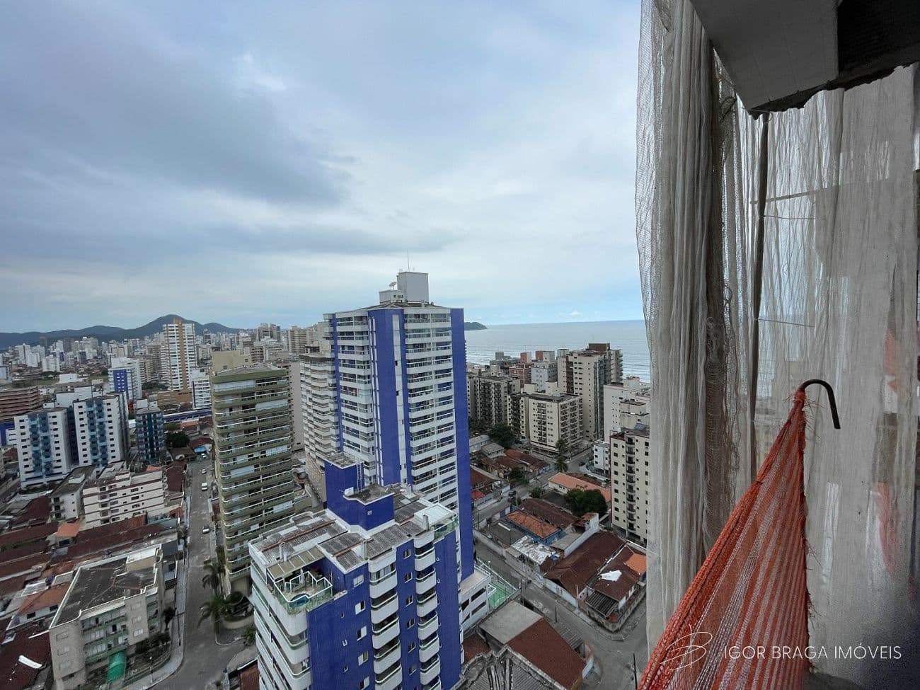 BELÍSSIMO APARTAMENTO, À 200M DO MAR E LAZER COMPLETO — foto 1