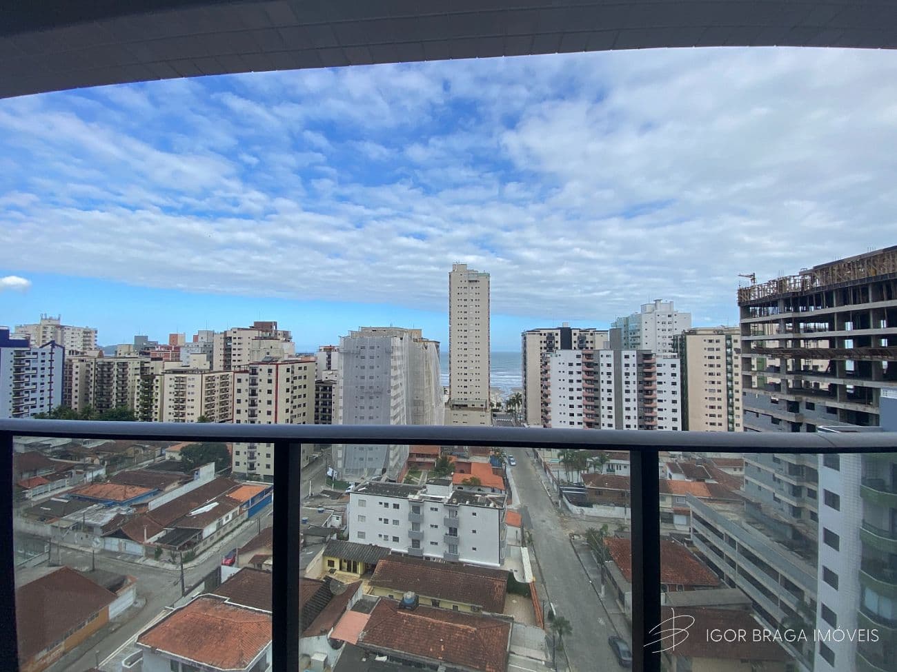 BELÍSSIMO APARTAMENTO, AMPLO E À 200M DO MAR — foto 1