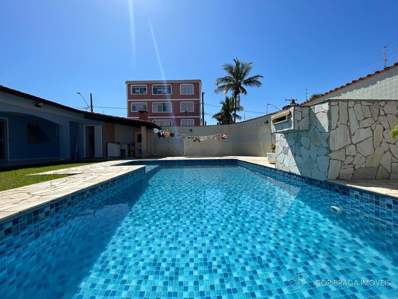 EXCELENTE CASA BEM LOCALIZADA, COM ÁREA GOURMET PRONTA PRA MORAR! — foto 1