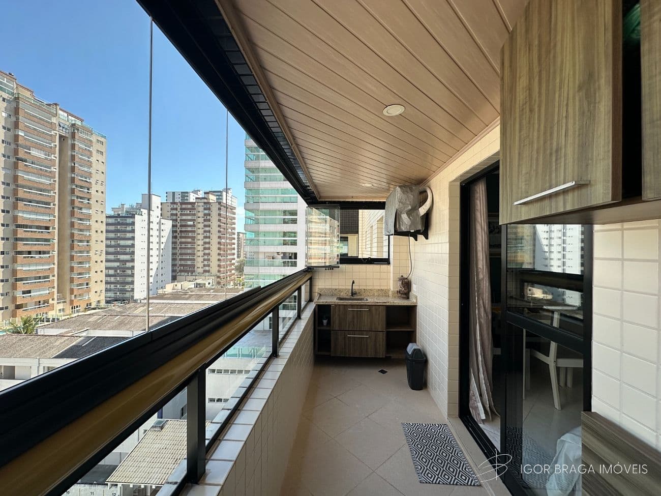 EXCELENTE APARTAMENTO PRONTO PRA MORAR E A POUCOS METROS DO MAR — foto 1