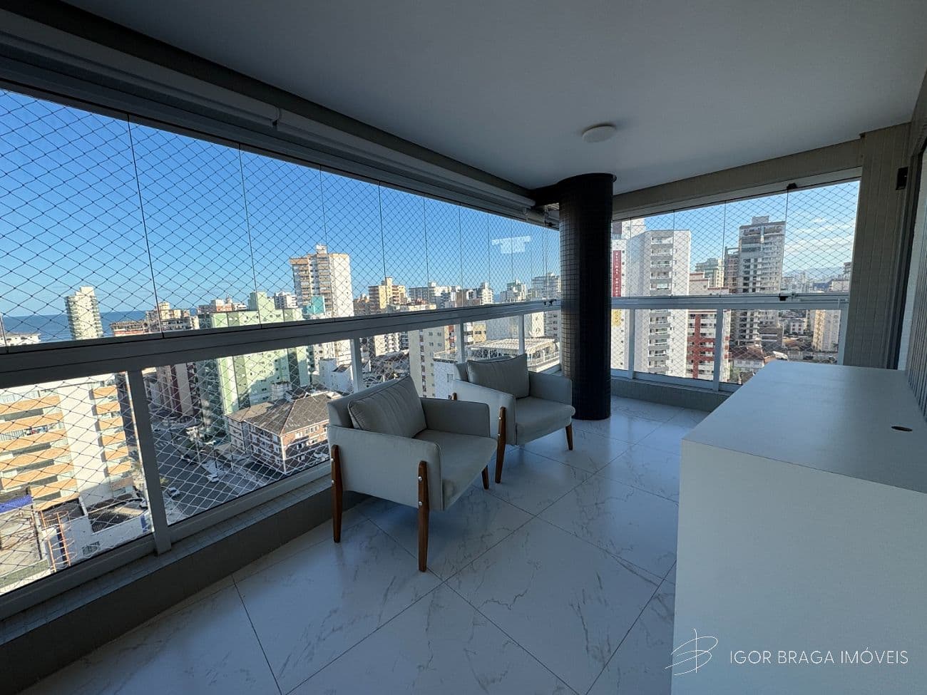 EXCELENTE APARTAMENTO, A 100M DO MAR E COM ÁREA DE LAZER COMPLETO — foto 1