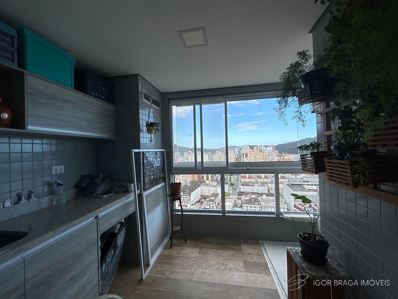 EXCELENTE APARTAMENTO A 100M DO MAR E COM AREA DE LAZER COMPLETO — foto 1