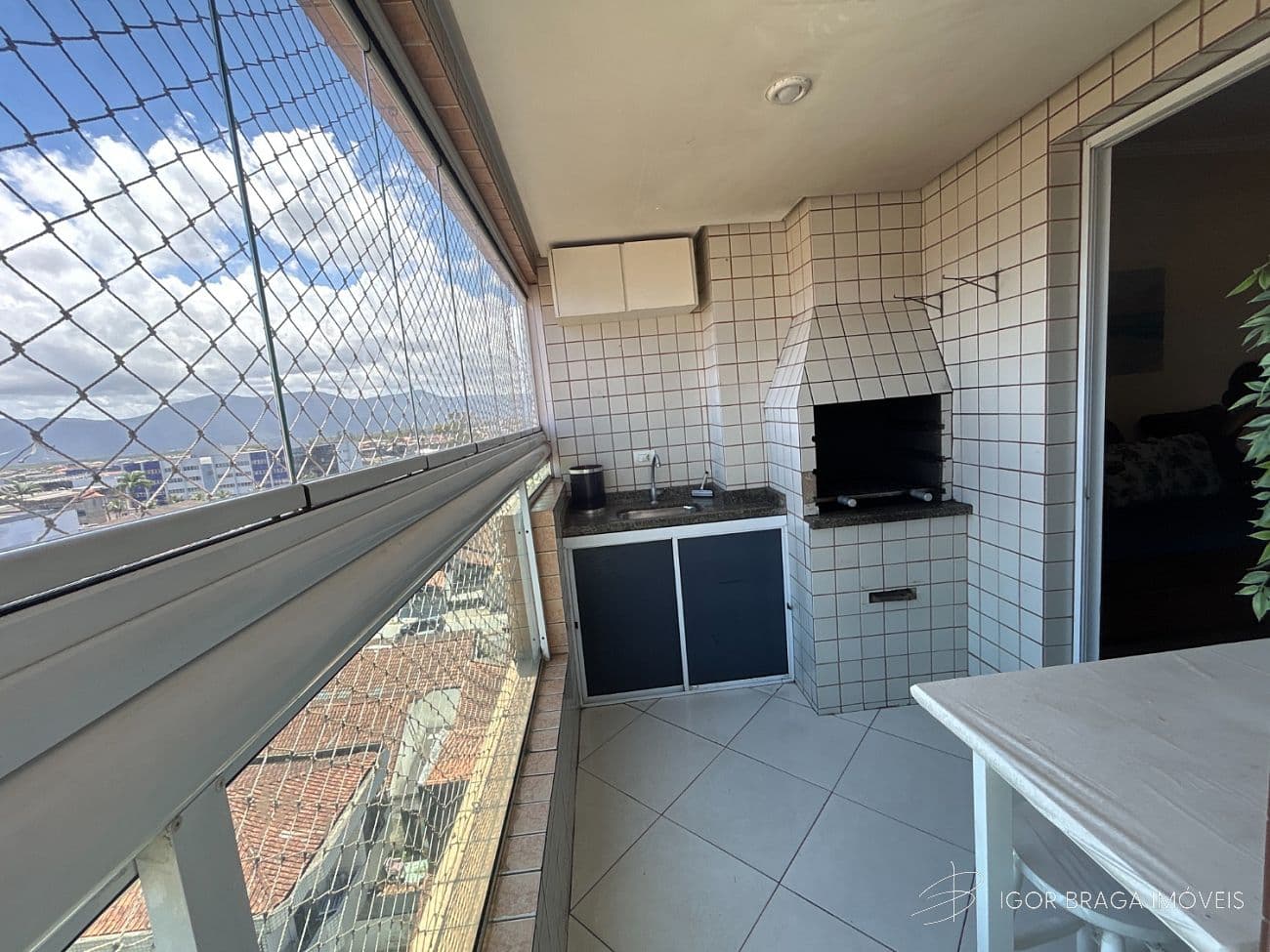 EXCELENTE APARTAMENTO A 600M DO MAR E COM AREA DE LAZER COMPLETO — foto 1