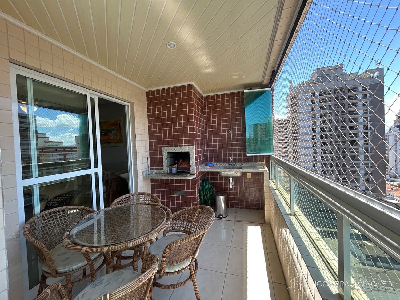 EXCELENTE APARTAMENTO, À 130M DO MAR E LAZER COMPLETO — foto 1