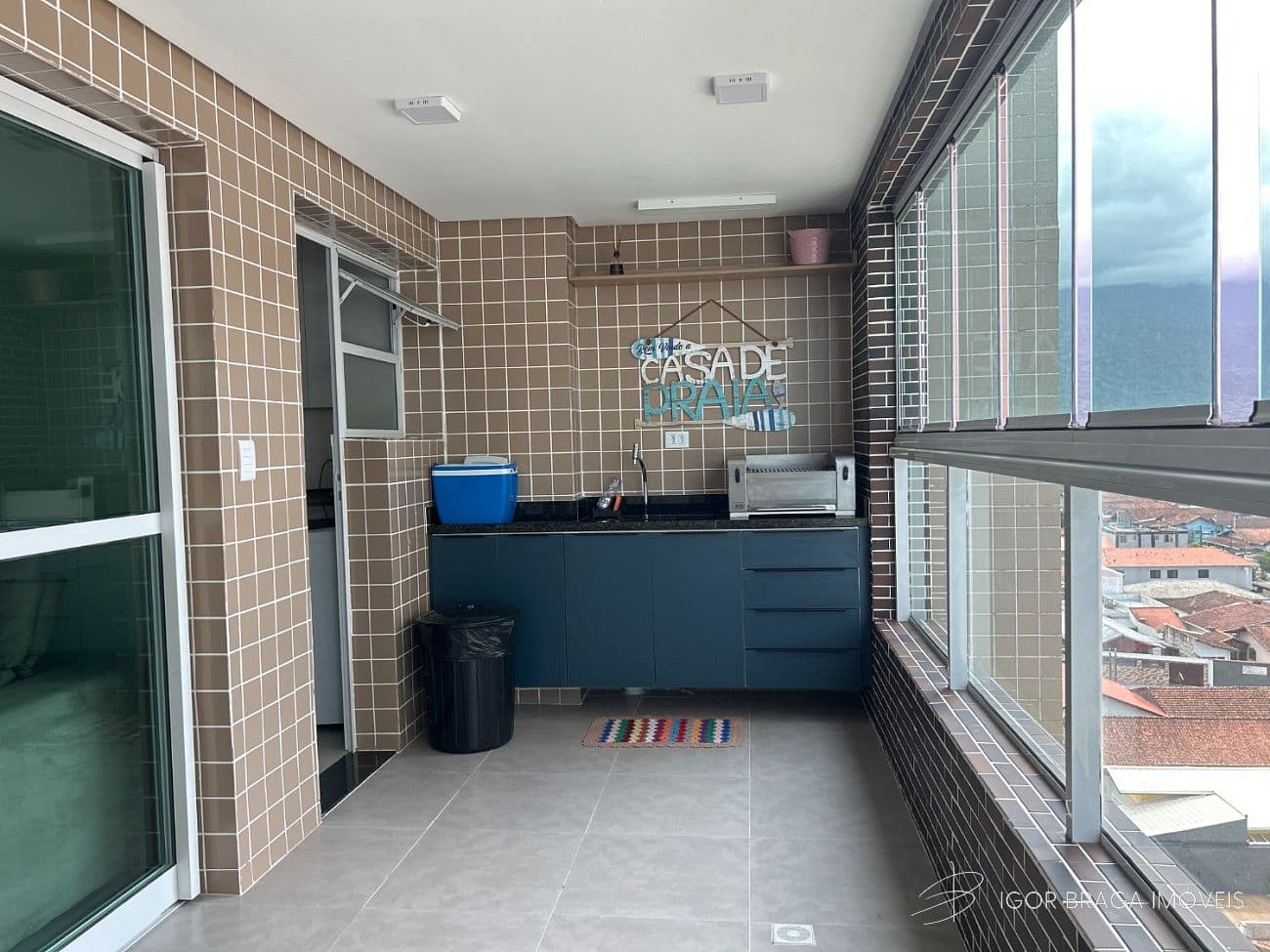 EXCELENTE APARTAMENTO A 20M DO MAR E COM AREA DE LAZER COMPLETO — foto 1