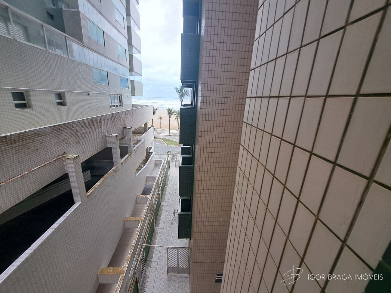 BELÍSSIMO APARTAMENTO, À 30M DO MAR E LAZER COMPLETO — foto 1