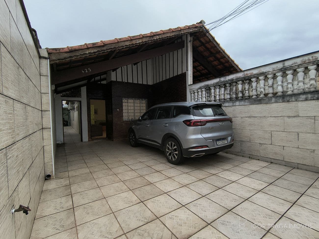 BELÍSSIMA CASA, AMPLA E À 400M DO MAR — foto 1