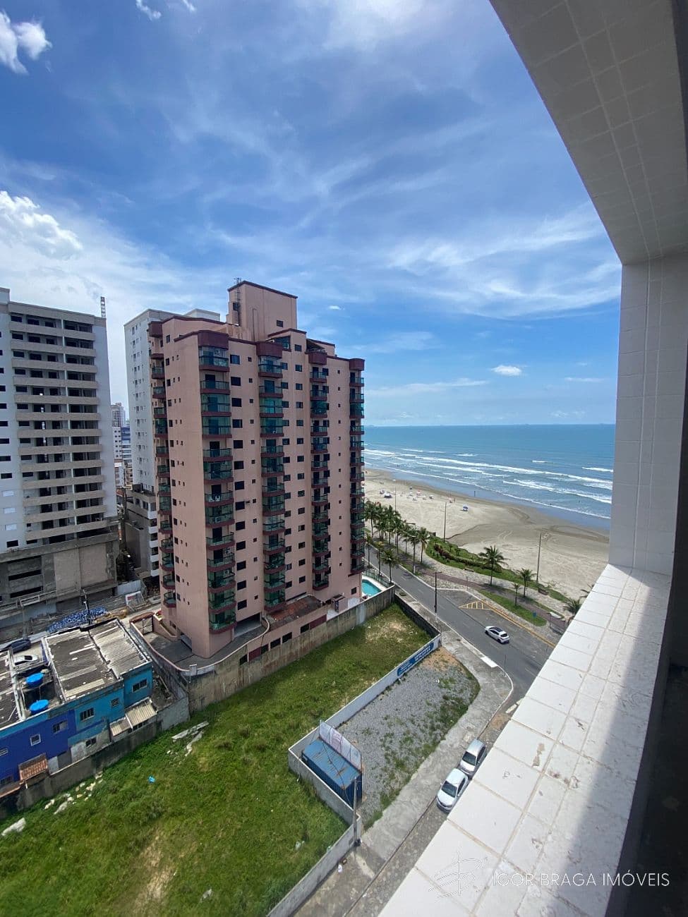 BELÍSSIMA CONSTRUÇÃO, À 50m DO MAR E LAZER COMPLETO — foto 1