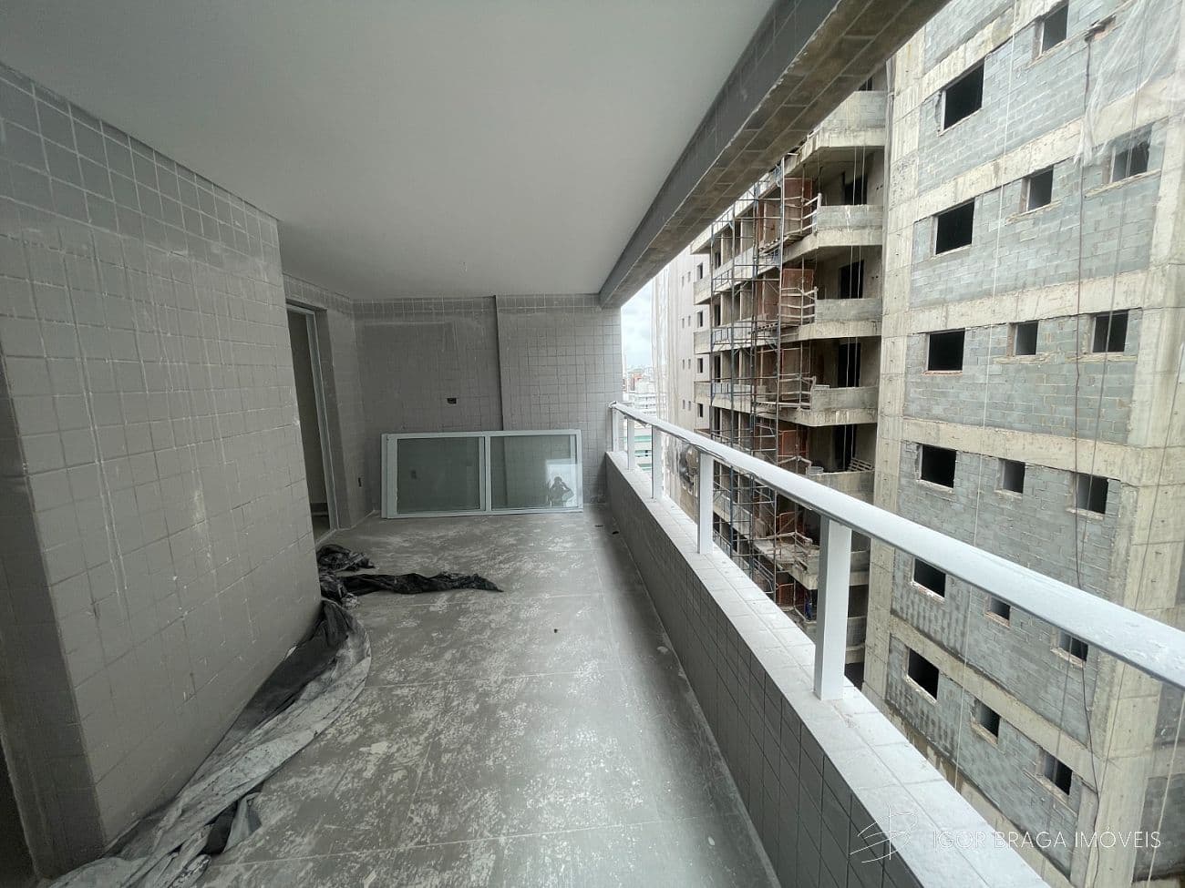 BELÍSSIMO APARTAMENTO, À 80M DO MAR E LAZER COMPLETO — foto 1