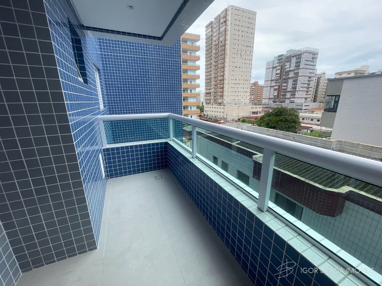 BELÍSSIMO APARTAMENTO, À 500M DO MAR E LAZER COMPLETO — foto 1