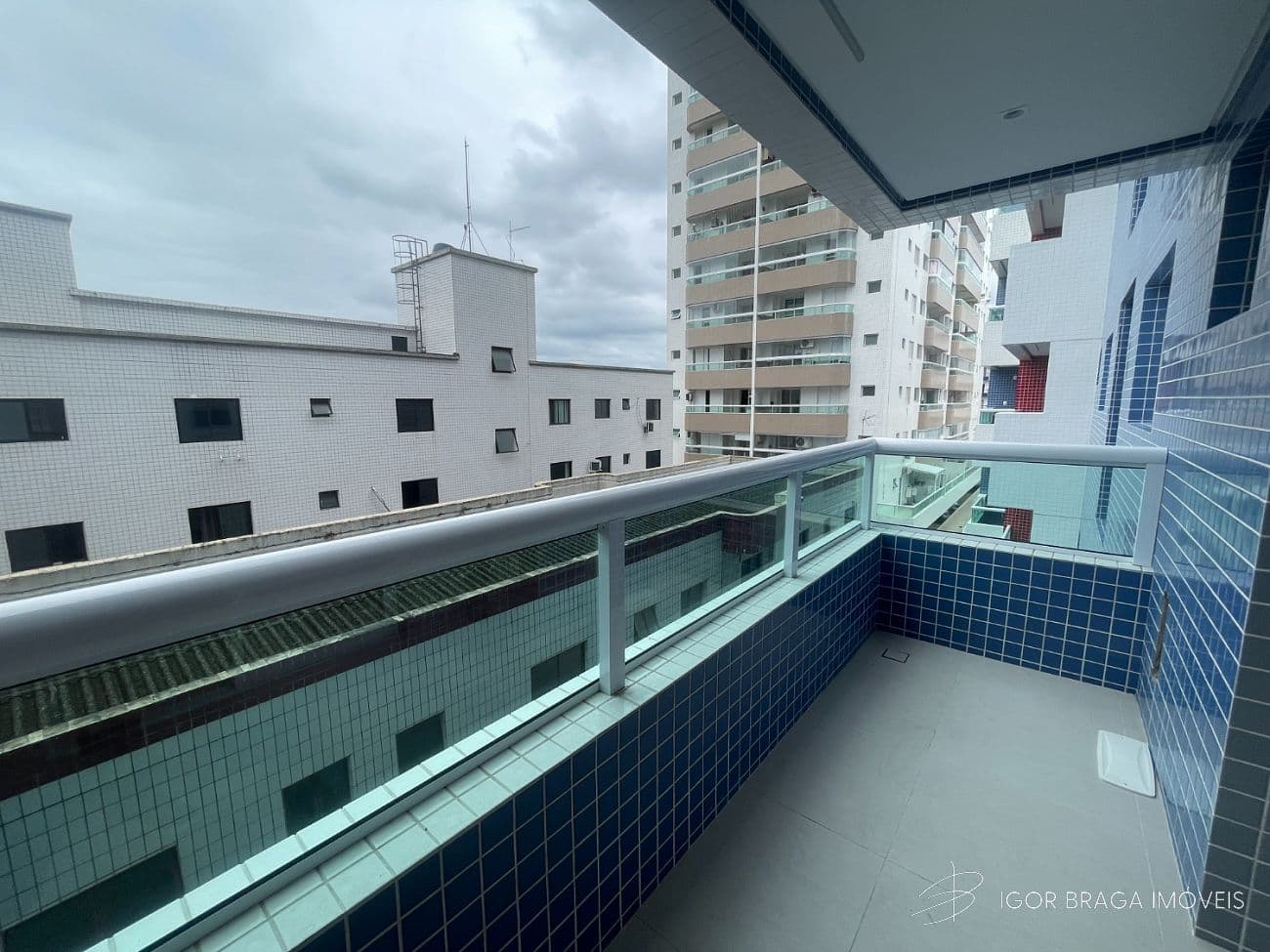 BELÍSSIMO APARTAMENTO, À 500M DO MAR E LAZER COMPLETO — foto 1