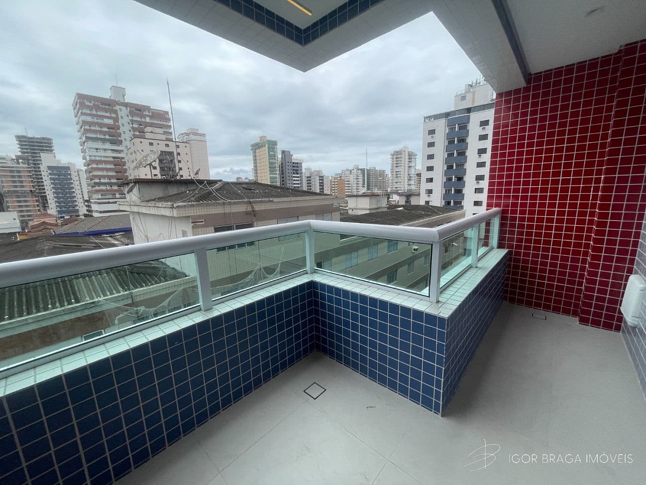 BELÍSSIMO APARTAMENTO, À 500M DO MAR E LAZER COMPLETO — foto 1