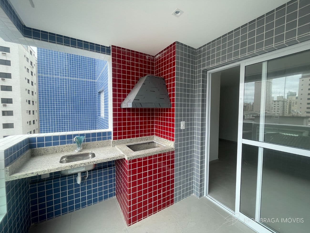 BELÍSSIMO APARTAMENTO, À 500M DO MAR E LAZER COMPLETO — foto 1