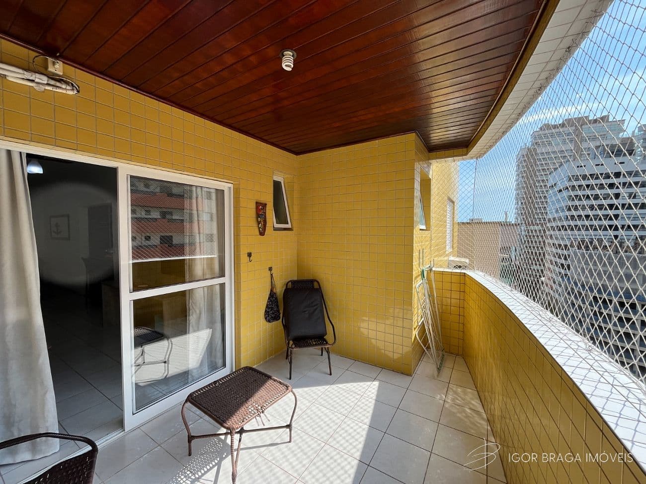 BELÍSSIMO APARTAMENTO, À 300M DO MAR E LAZER COMPLETO — foto 1