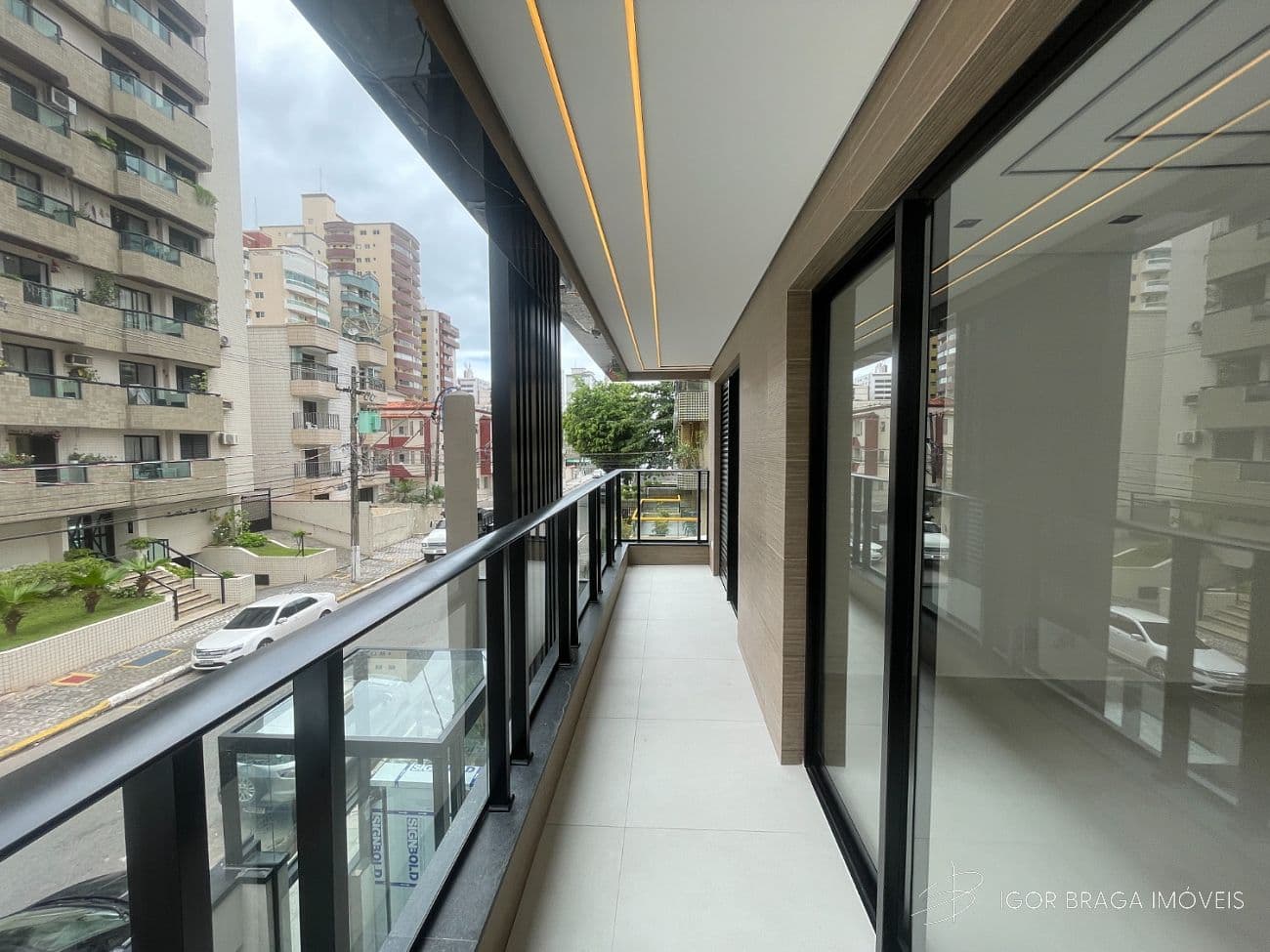 EXCELENTE CASA EM CONDOMÍNIO, FINO ACABAMENTO E À 300M DO MAR — foto 1