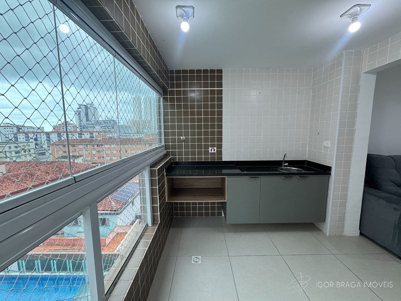 EXCELENTE APARTAMENTO, À 300M DO MAR E LAZER COMPLETO — foto 1