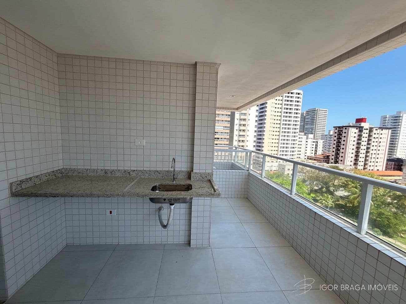 EXCELENTE APARTAMENTO, À 300M DO MAR E LAZER COMPLETO — foto 1