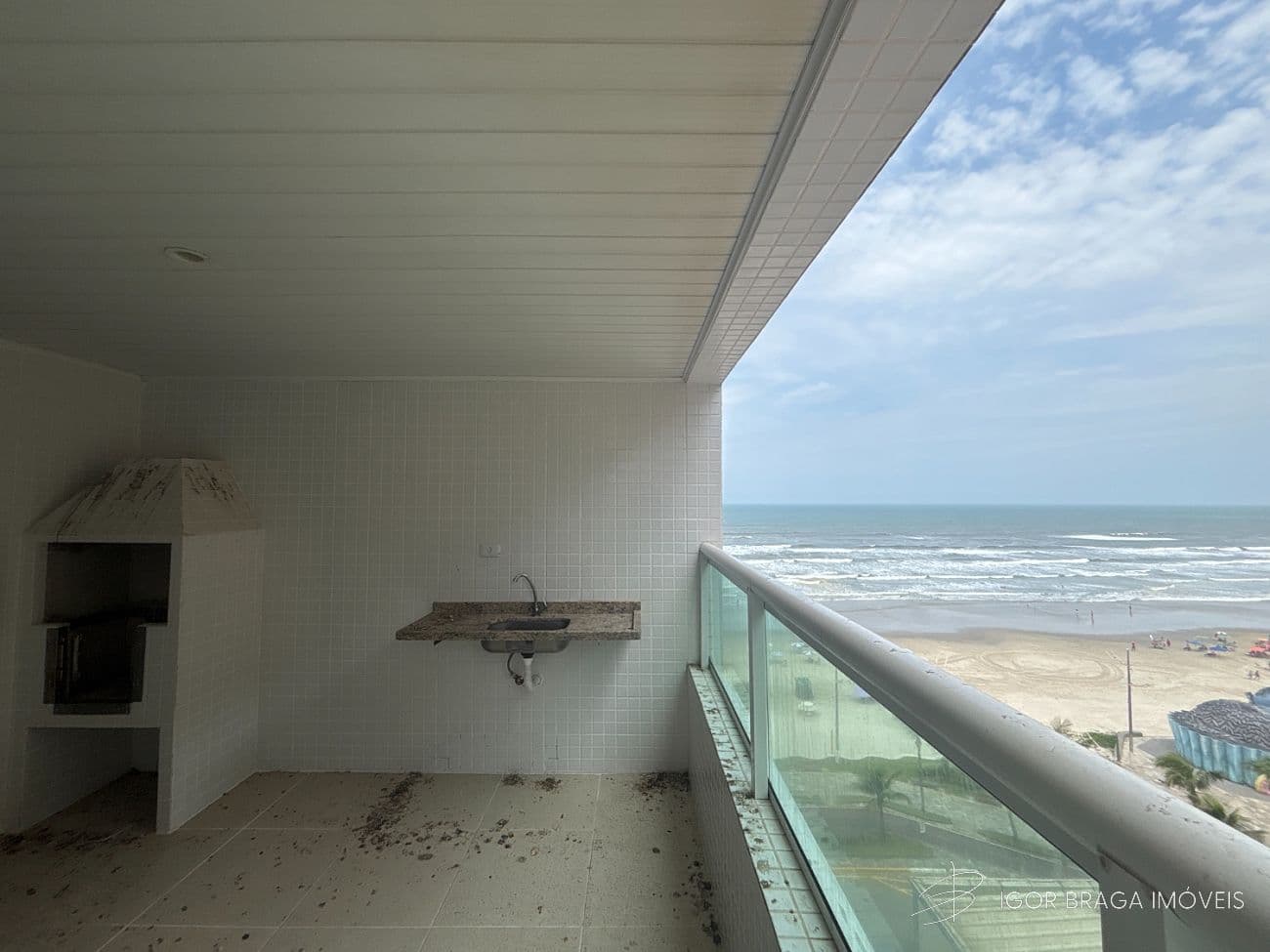 EXCELENTE APARTAMENTO, À 40M DO MAR E LAZER COMPLETO — foto 1