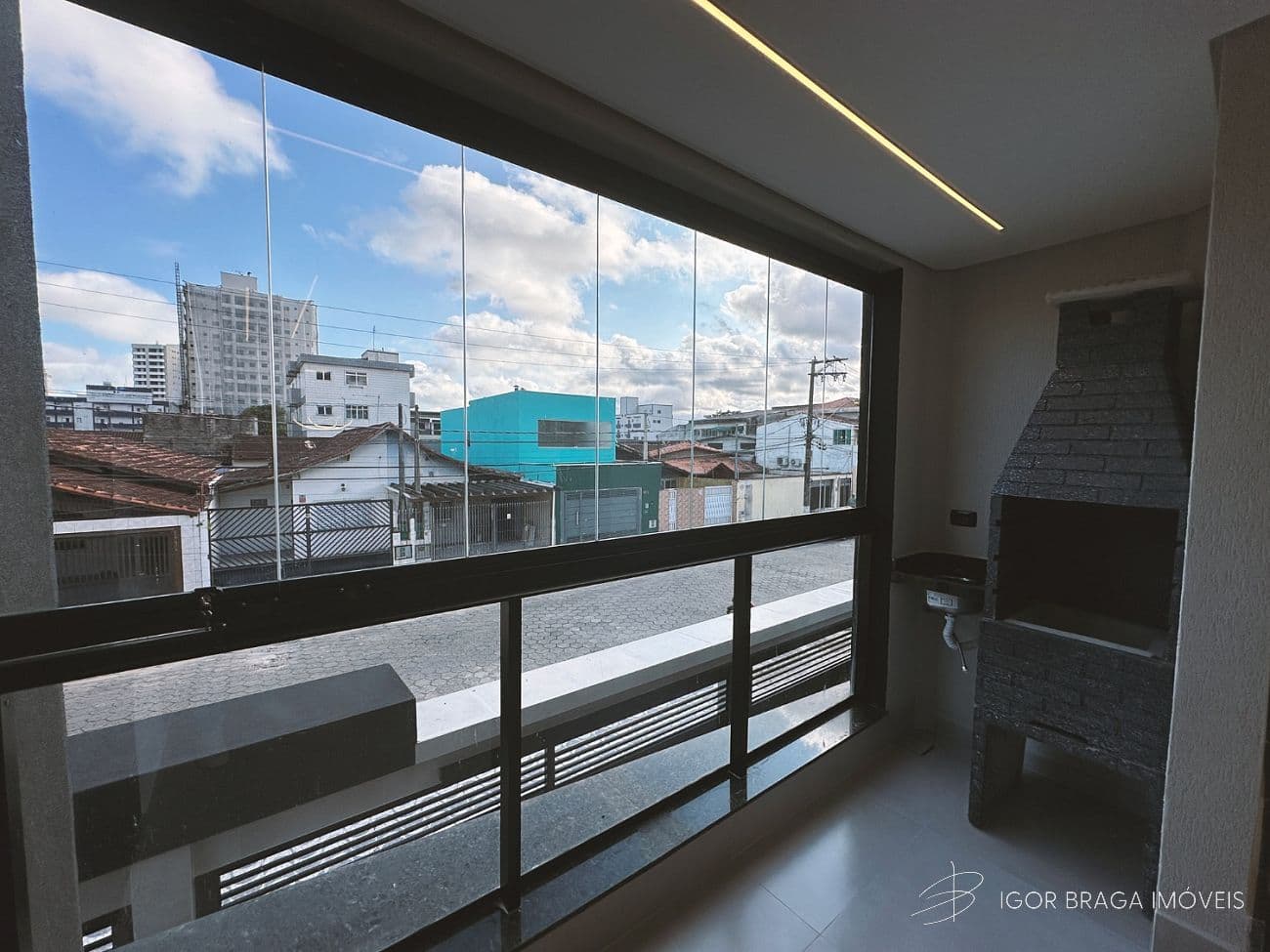 BELÍSSIMA CASA EM CONDOMÍNIO, FINO ACABAMENTO E ÓTIMA LOCALIZAÇÃO — foto 1