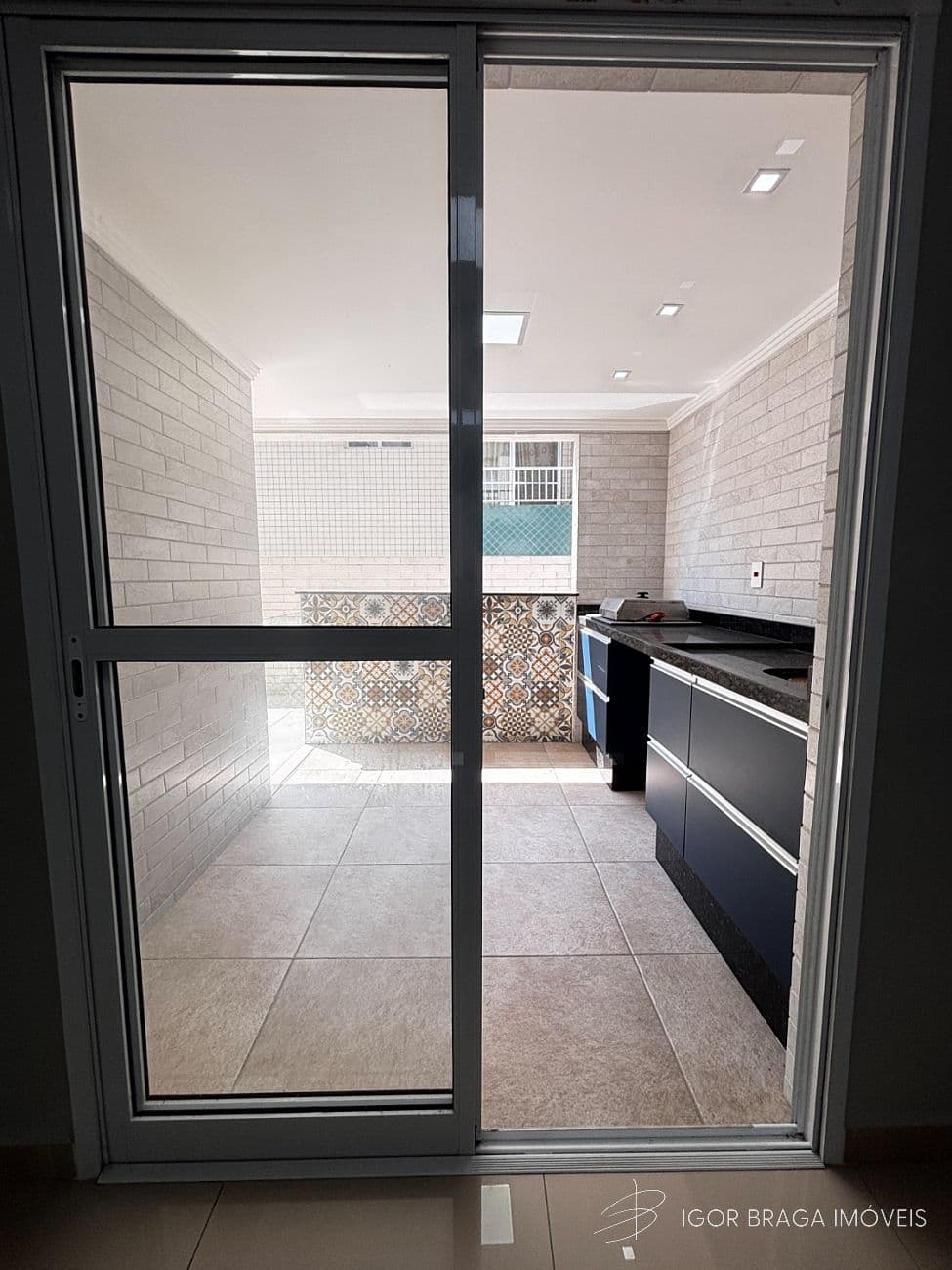 BELÍSSIMO APARTAMENTO, À 250M DO MAR E LAZER COMPLETO — foto 1