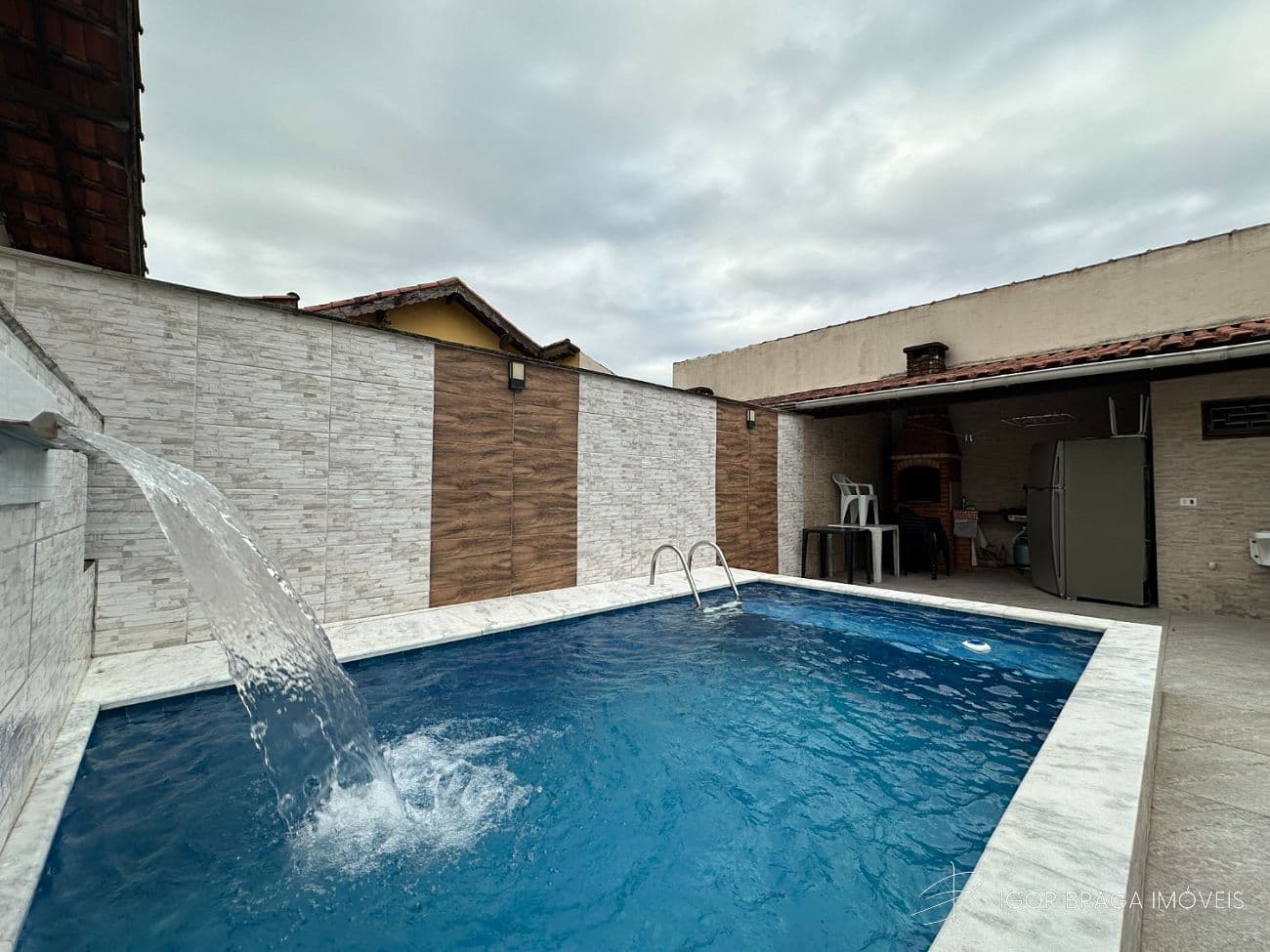 EXCELENTE CASA, FINO ACABAMENTO E À 200M DO MAR — foto 1