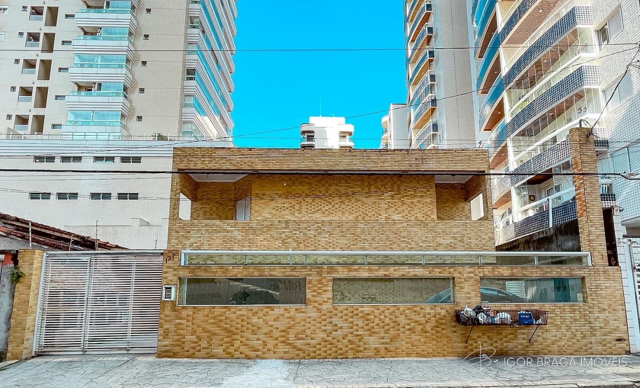 EXCELENTE SOBRADO, FINO ACABAMENTO E À 500M DO MAR — foto 1