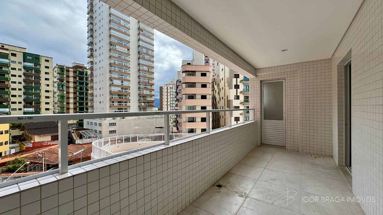 BELÍSSIMO APARTAMENTO, LAZER E À 150 METROS DO MAR — foto 1