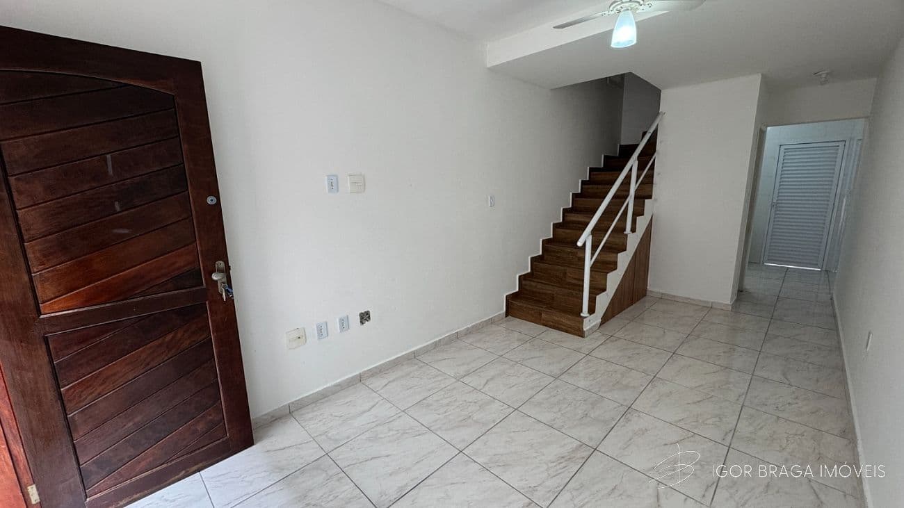 EXCELENTE CASA EM CONDOMÍNIO, AMPLO E À 700M DO MAR — foto 1