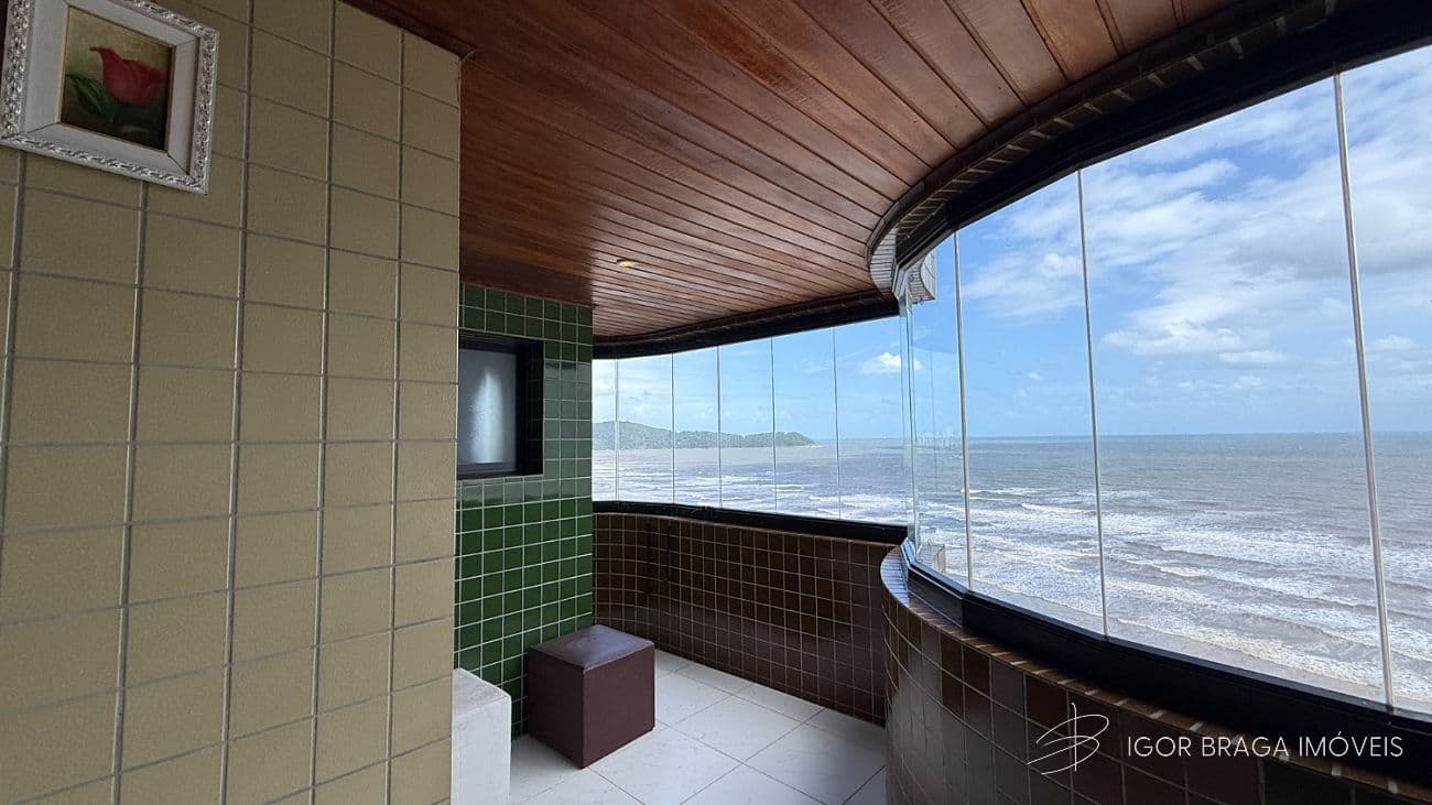 EXCELENTE APARTAMENTO, À 20M DO MAR E LAZER COMPLETO — foto 1