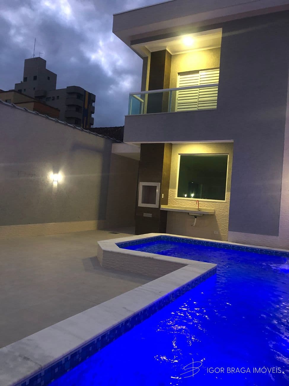 INCRIVEL SOBRADO, Á 500M DO MAR E FINO ACABAMENTO — foto 1