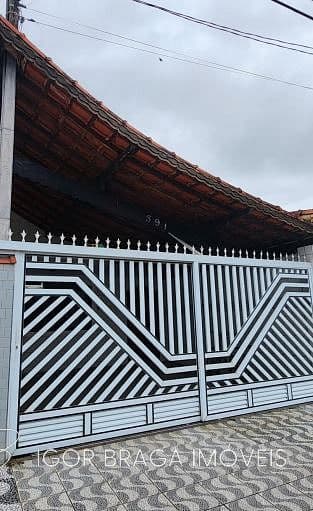 BELÍSSIMA CASA GEMINADA, ÁREA GOURMET E À 600M DO MAR — foto 1