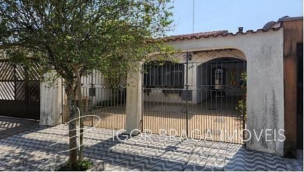 EXCELENTE CASA, FINO ACABAMENTO E À 900M DO MAR — foto 1