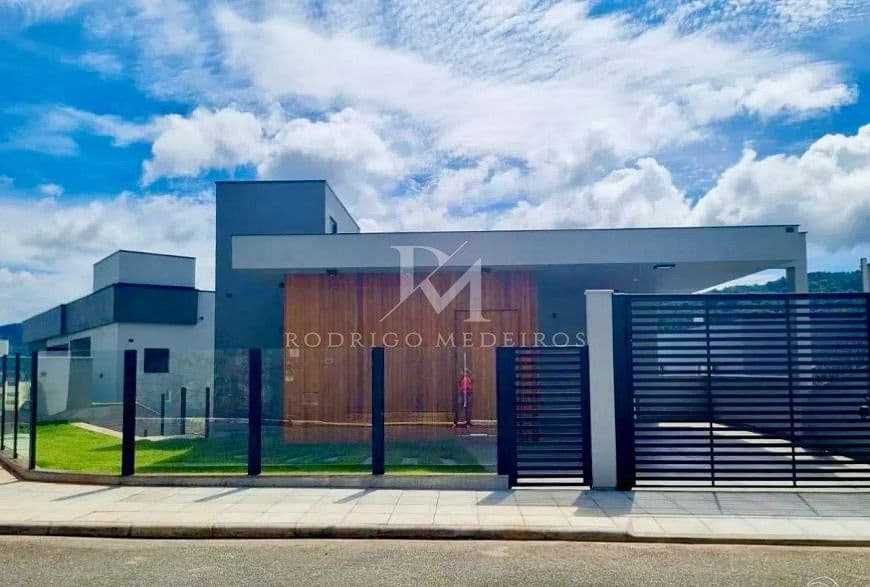 Casa com 3 suítes, 360m² e piscina no Córrego Grande em Florianópolis — foto 1