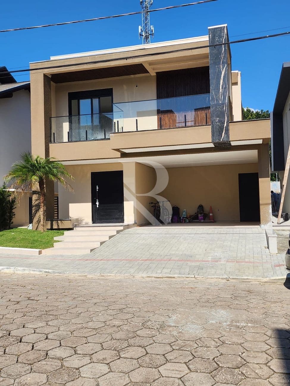 Com 4 quartos. Casa a venda Balneário Piçarras SC. — foto 1