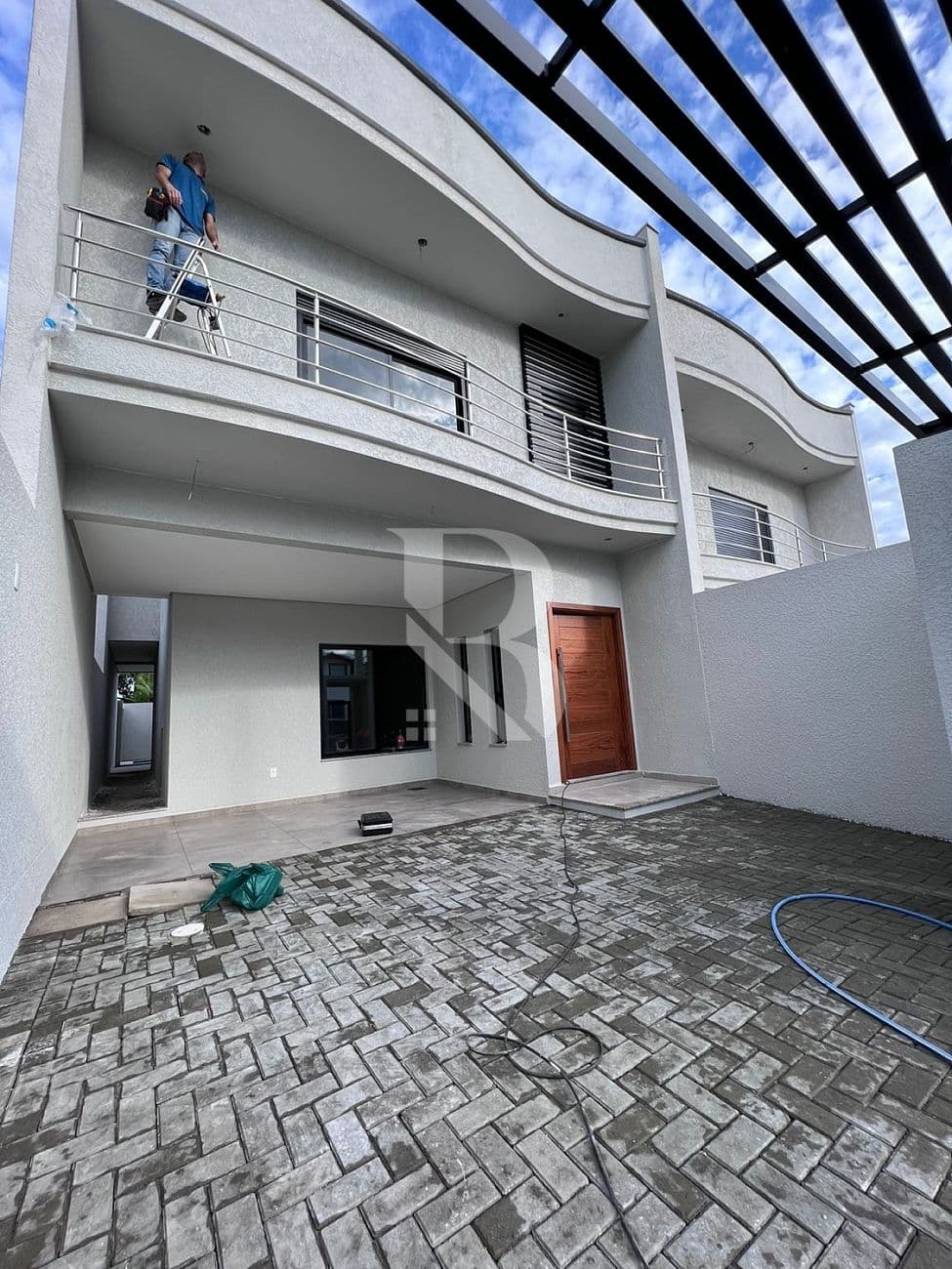 Com 3 Quartos, quintal e Piscina. — foto 1