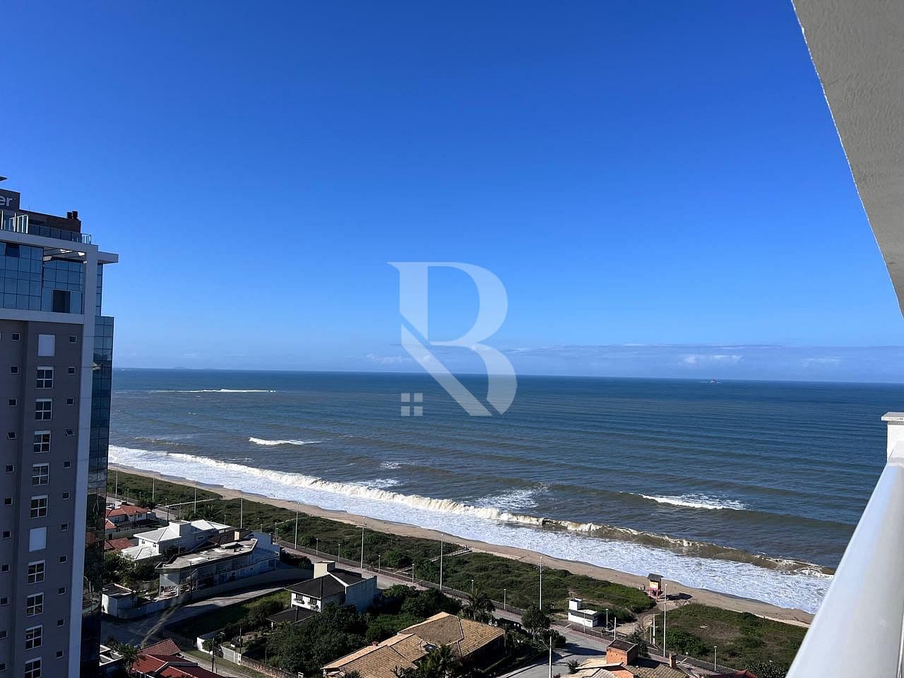 Com 3 quartos. Ocean View - Apartamento frente mar a venda em Balneário Piçarras. — foto 1