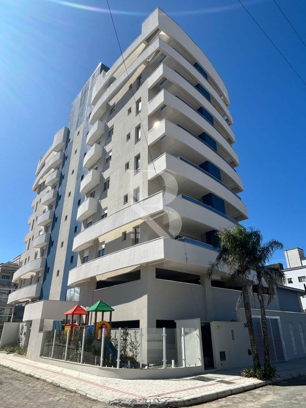 Com 2 quartos. Apartamentos a venda em Balneário Piçarras SC. — foto 1