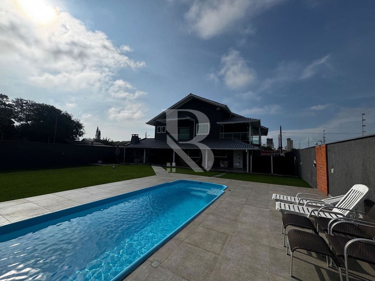 Com 3 quartos. Casa a venda Balneário Piçarras SC — foto 1