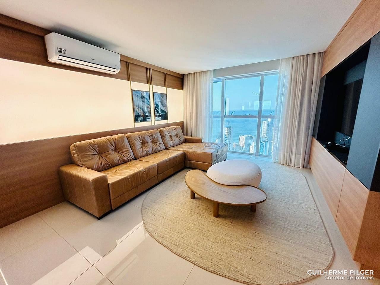 Apartamento no Ed. Phoenix Tower em Balneário Camboriú — foto 1