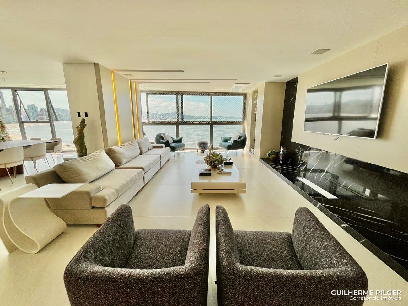 Apartamento no Ed. Pharos na Barra Sul em Balneário Camboriú — foto 1