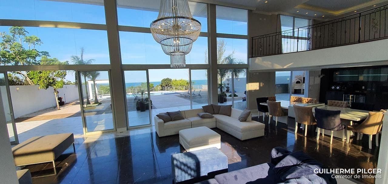 Casa frente mar na Praia do Estaleirinho em Balneário Camboriú — foto 1
